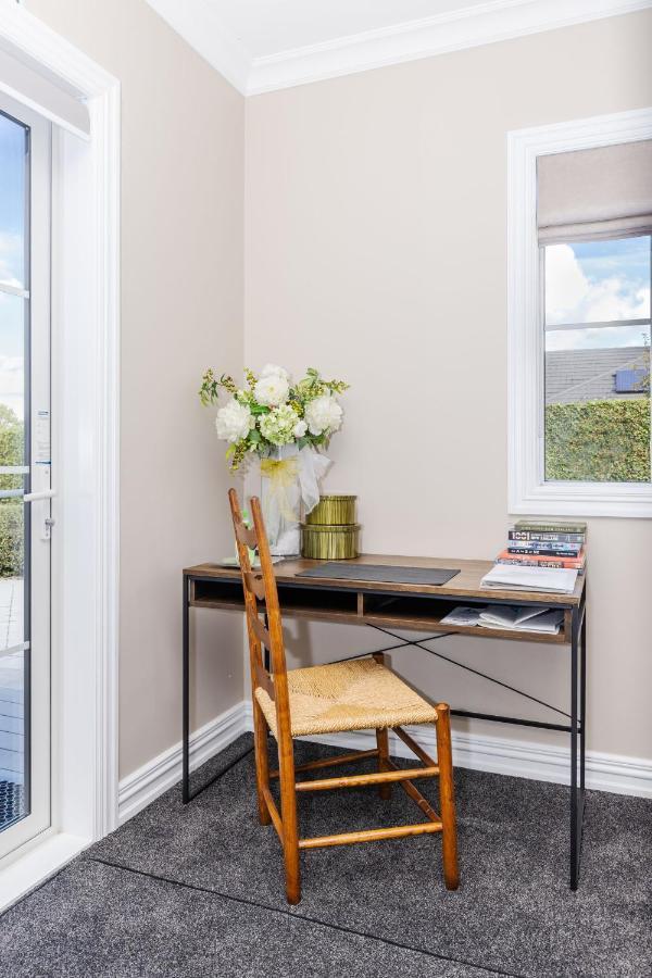 Sweet Magnolia 1 Or 2 Bedroom Suite St Kilda Cambridge With Complimentary Continental Breakfast Esterno foto
