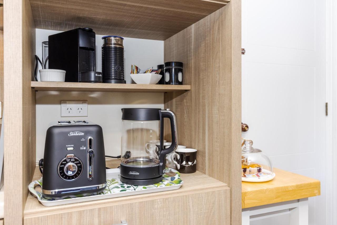 Sweet Magnolia 1 Or 2 Bedroom Suite St Kilda Cambridge With Complimentary Continental Breakfast Esterno foto