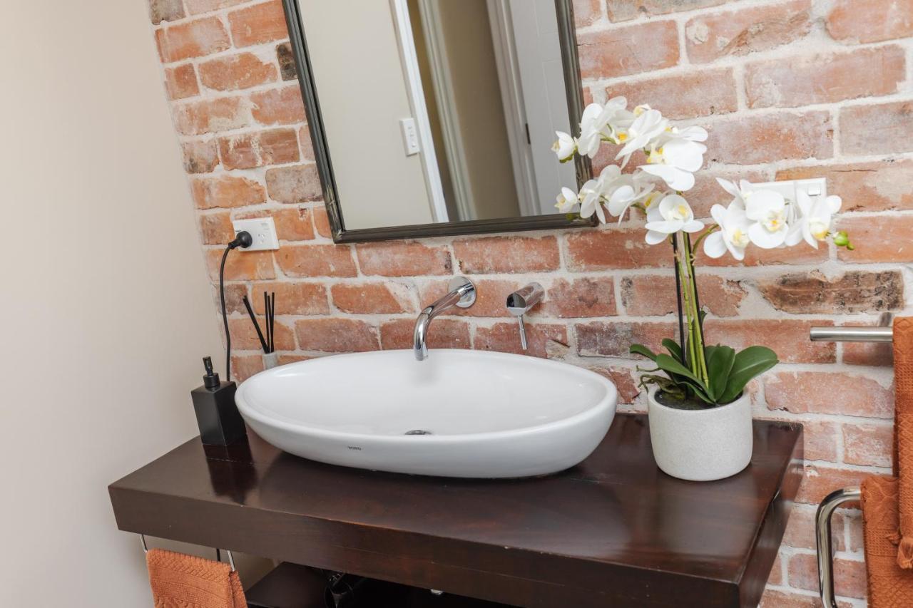 Sweet Magnolia 1 Or 2 Bedroom Suite St Kilda Cambridge With Complimentary Continental Breakfast Esterno foto
