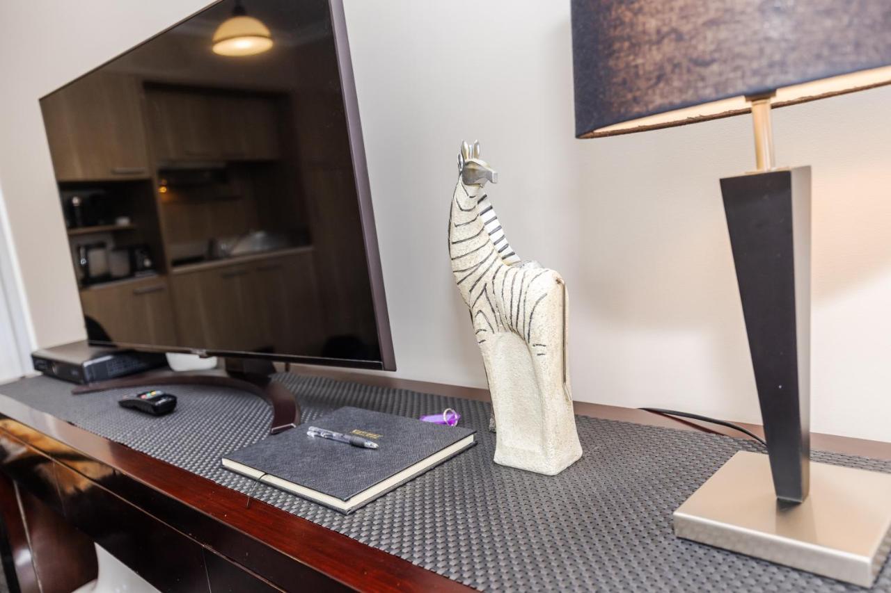 Sweet Magnolia 1 Or 2 Bedroom Suite St Kilda Cambridge With Complimentary Continental Breakfast Esterno foto
