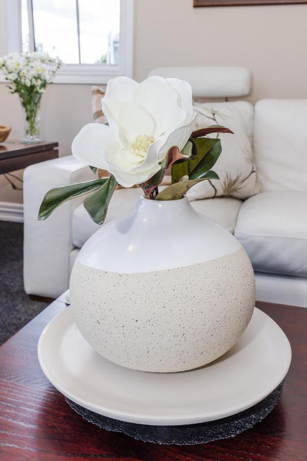 Sweet Magnolia 1 Or 2 Bedroom Suite St Kilda Cambridge With Complimentary Continental Breakfast Esterno foto
